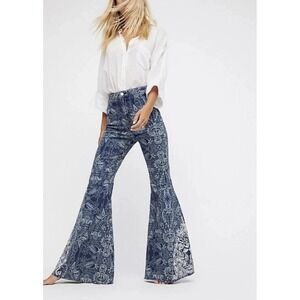 FREE PEOPLE Size 25 Float On Flare Jeans Blue Paisley Print Embroidered Boho